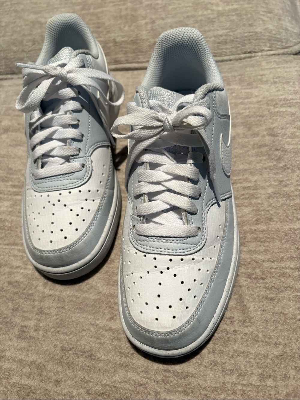 Nike Low-Top Sneakers in White and Light Gray